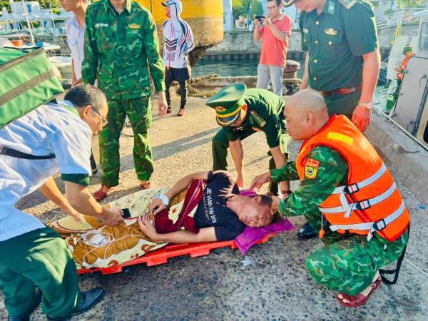 Bộ đội biên phòng TP Đà Nẵng cứu nạn kịp thời ngư dân bị tai nạn trên biển