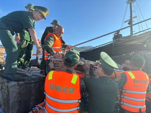 Kịp thời cứu nạn một ngư dân bị tai nạn trên biển