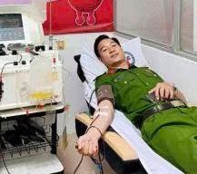 2 cán bộ Công an tỉnh Quảng Ngãi kịp thời hiến máu cứu người