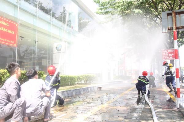 Thực tập phương án chữa cháy và cứu nạn cứu hộ tại các doanh nghiệp có nguy cơ cao về cháy, nổ