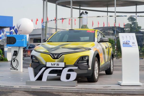 Chủ xe nói về VinFast VF 6: Tiết kiệm, công nghệ… đầy xe, càng đi càng mê