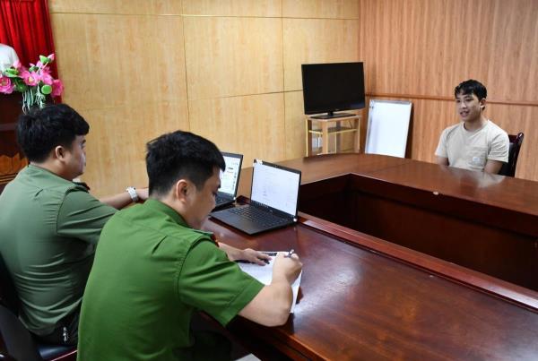 Rà số điện thoại để chiếm đoạt tài khoản Facebook, nhóm bán hoa quả lừa đảo 10 tỷ đồng