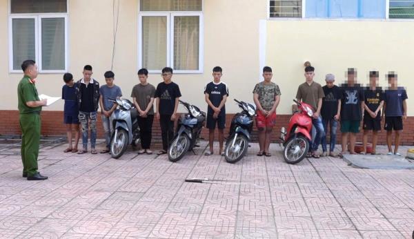 Khởi tố nhóm báo thủ