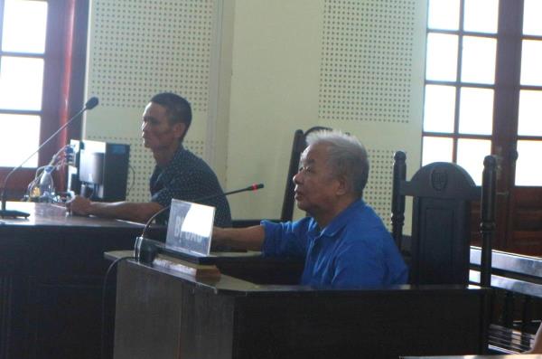 Đánh em họ suýt chết vì nghi ngờ tháo nước gây chết cá