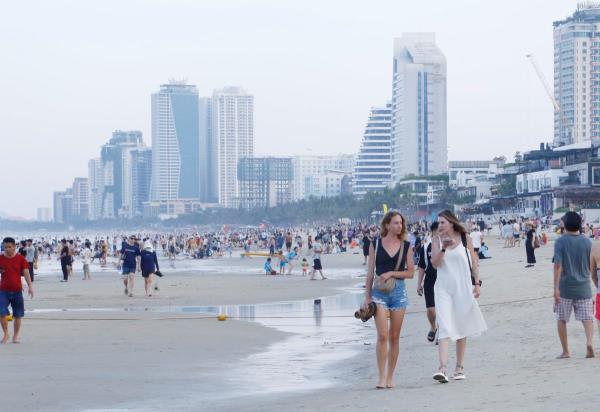 Xử lý mùi hôi và nước thải tràn ra các bãi biển du lịch Đà Nẵng