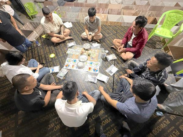 Triệt phá tụ điểm đánh bạc bằng hình thức lắc bầu cua