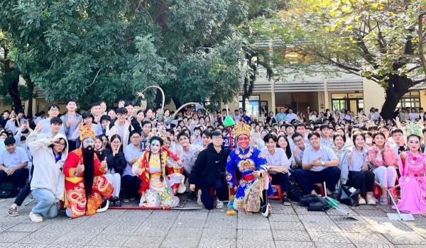 Đưa những tiết học khô khan ra thực địa