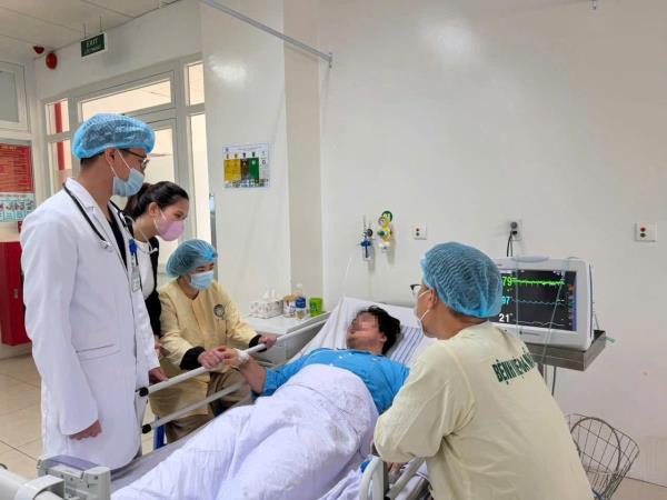 Cứu sống bệnh nhân người nước ngoài nguy kịch nhờ triển khai kịp thời kỹ thuật ECMO