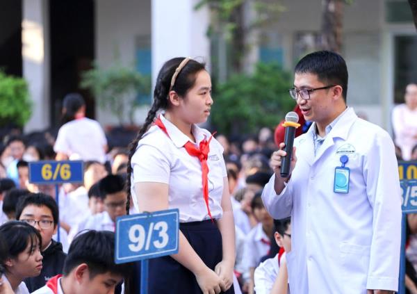 Tuyên truyền pháp luật về quản lý, sử dụng, tác hại của pháo cho 2.000 học sinh