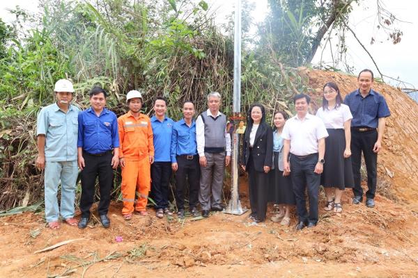 Đoàn Thanh niên EVNCPC khánh thành Chương trình Thắp sáng Trà Tập