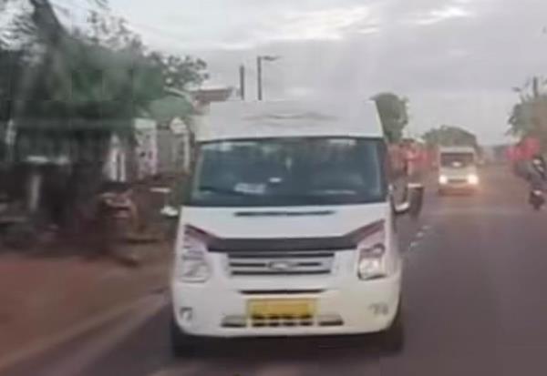 Xác minh clip xe khách 16 chỗ tạt đầu, chặn xe trên quốc lộ 14C