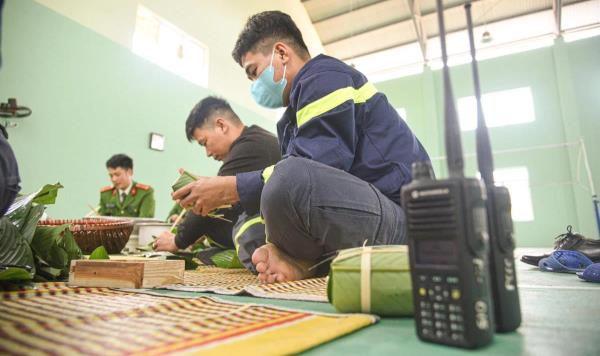 Phía sau những ca trực