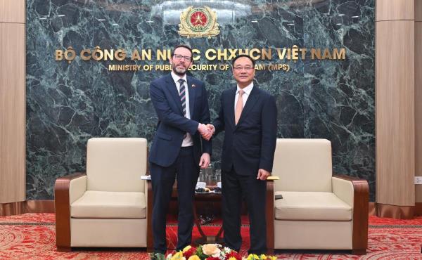 Việt Nam, Vương quốc Anh tăng cường hợp tác phòng, chống mua bán người