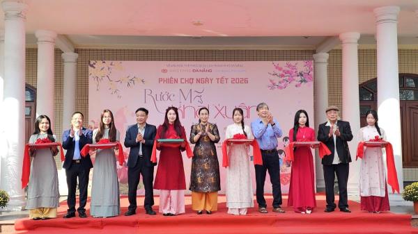 Rộn ràng Phiên chợ ngày Tết Rước mã khai xuân ở Bảo tàng Đà Nẵng