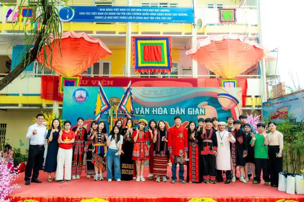 Học sinh Hàn Quốc trải nghiệm Tết Việt tại Trường THCS Lê Hồng Phong