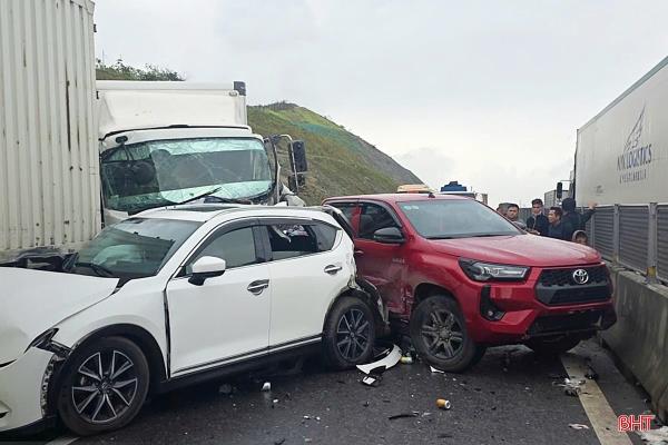Tai nạn giao thông liên hoàn trên cao tốc