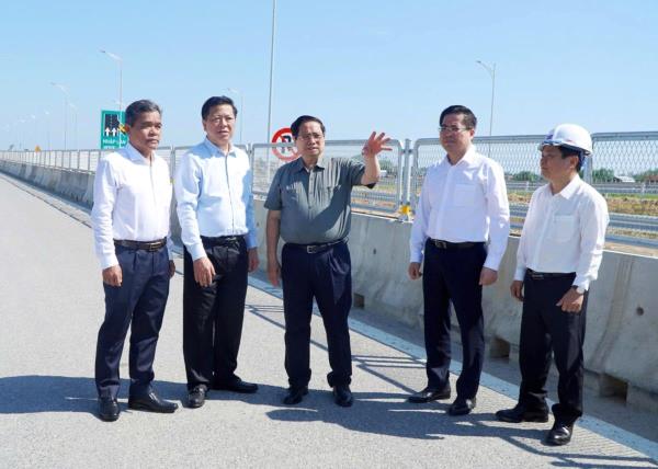 Thủ tướng Phạm Minh Chính kiểm tra tiến độ cao tốc Quảng Ngãi - Hoài Nhơn