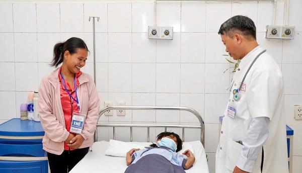 Chạy đua 24 giờ vàng cứu bé 7 tuổi bị rắn cực độc cắn khi đang ngủ dưới nền nhà