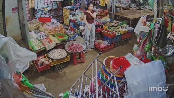 Công an thông tin vụ cô gái ngất xỉu giữa chợ sau khi tiếp xúc người lạ