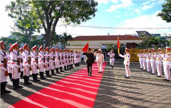 Bảo đảm an ninh trật tự, phục vụ nhân dân đón Tết an toàn, vui tươi