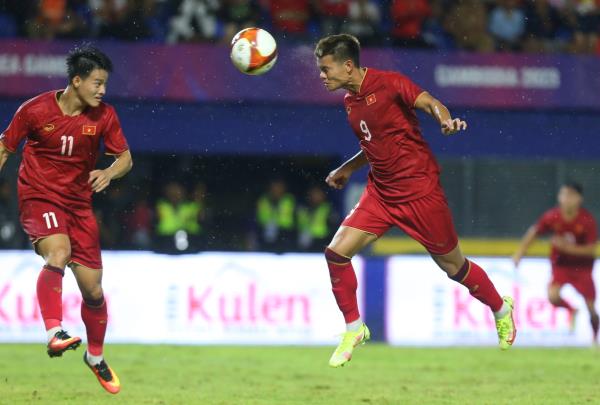 Hạ Malaysia, U22 Việt Nam vào bán kết SEA Games