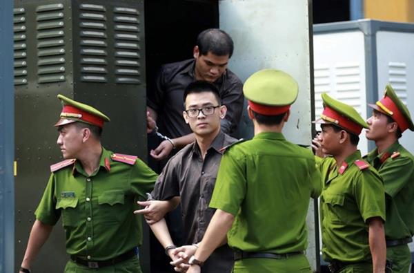 Bài 1: Truy nã 5 đối tượng cầm đầu