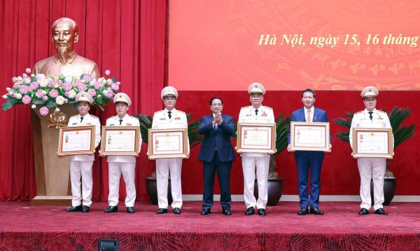 Thủ tướng Chính phủ Phạm Minh Chính trao danh hiệu Anh hùng Lực lượng vũ trang nhân dân và các Huân chương cao quý