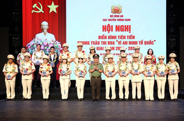 Rực sáng những bông hoa thi đua Vì an ninh Tổ quốc của Cục Truyền thông CAND