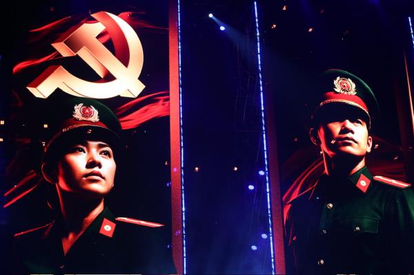 Đêm gala Vinh quang CAND Việt Nam bùng nổ cảm xúc, trọn vẹn tự hào