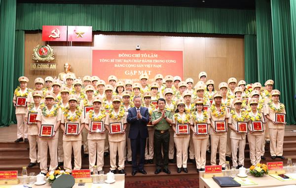 Tổng Bí thư: Đưa thi đua vào công việc hằng ngày, để từng CBCS đều có sáng kiến, hành động