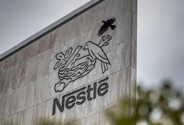 Việt Nam yêu cầu rà soát, ngừng kinh doanh nếu lưu hành lô sữa bột trẻ sơ sinh Nestlé chứa độc tố