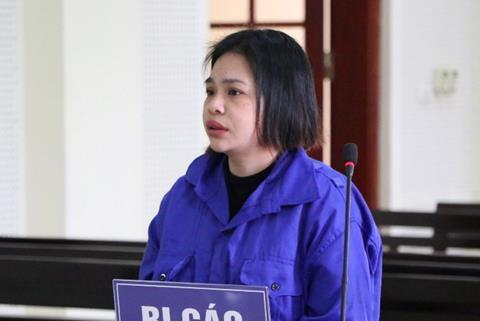 Nữ quái lừa tiền tỷ lãnh án chồng án