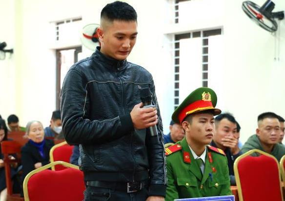 Trước cụng ly, sau động thủ