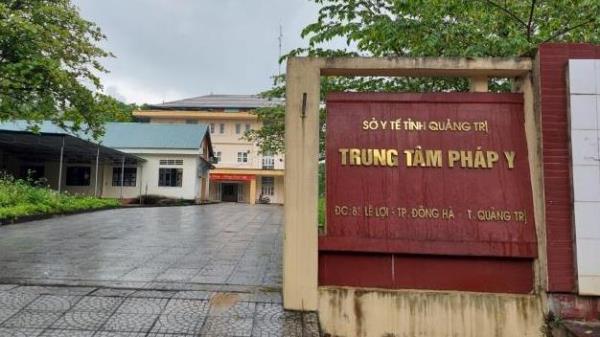 Bắt tạm giam Giám đốc Trung tâm Pháp y tỉnh Quảng Trị để điều tra hành vi Giả mạo công tác