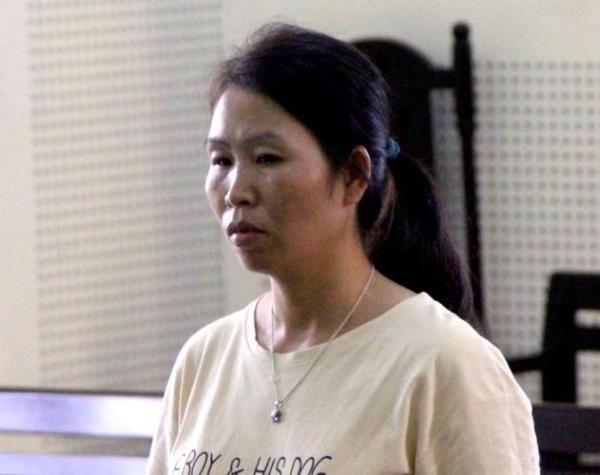 Nối gót chồng vào tù