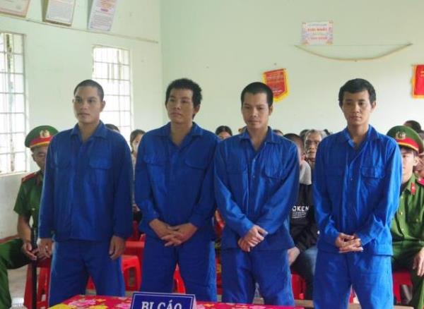 Trai bản đập đá