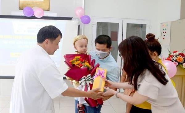 Cứu sống bệnh nhi bị u nguyên bào thần kinh