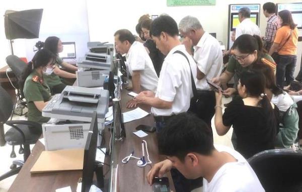 Cấp hộ chiếu qua online, dân hài lòng và hoan nghênh