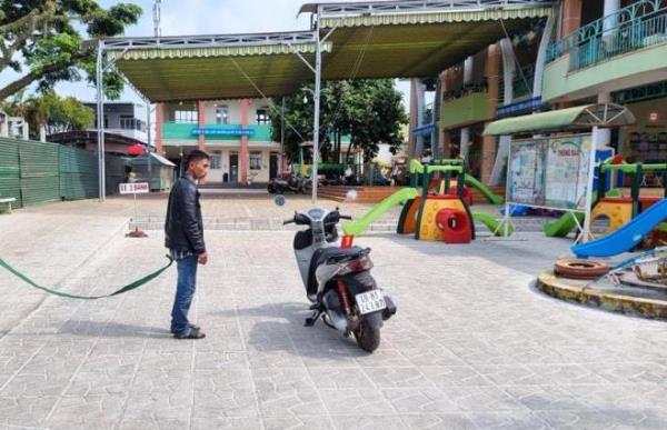 Giả dạng phụ huynh để đá xế