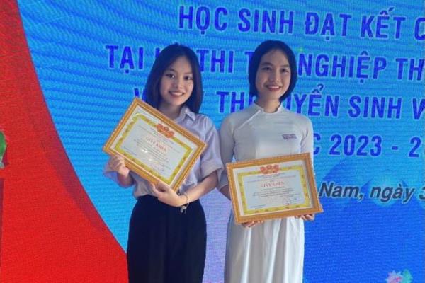 Tuyên dương, khen thưởng 21 học sinh đạt kết quả cao tại Kỳ thi tốt nghiệp THPT năm 2023 và tuyển sinh vào lớp 10