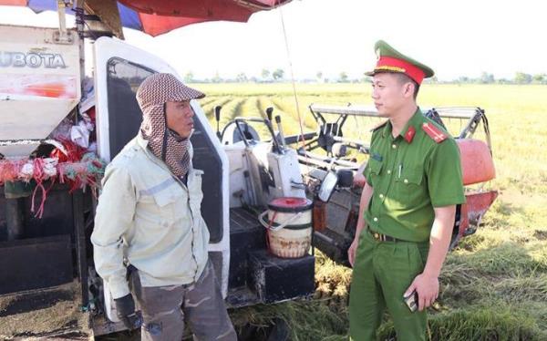 Quyết liệt ngăn chặn tình trạng bảo kê gặt lúa ở Hà Tĩnh