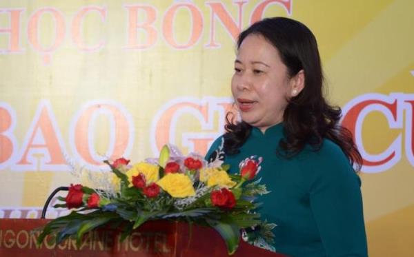 Trao học bổng Học không bao giờ cùng