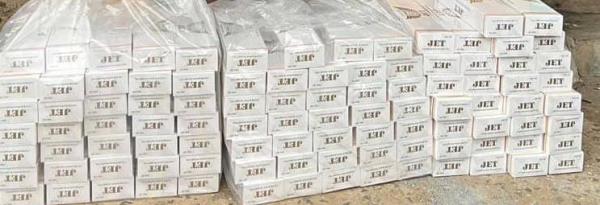 Lực lượng CSGT, Công an tỉnh Quảng Trị bắt hàng ngàn gói thuốc lá nhập lậu trên 2 tuyến quốc lộ