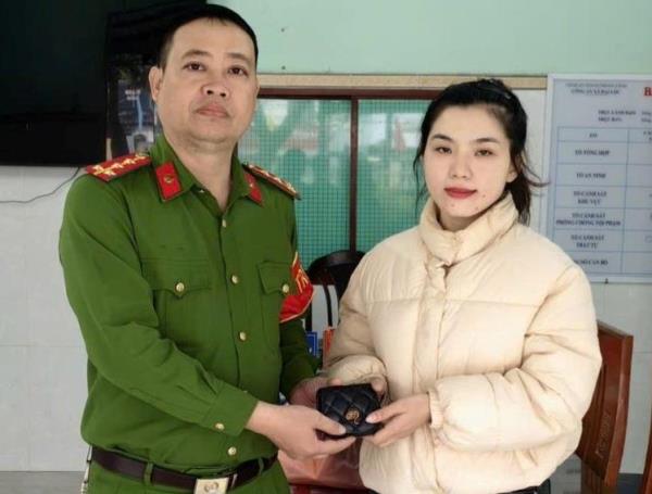 Gương sáng cho con cháu noi theo