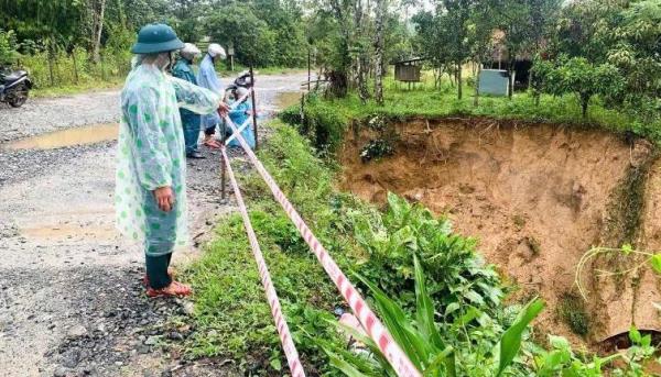 Đà Nẵng khắc phục sạt lở các tuyến giao thông và khu dân cư