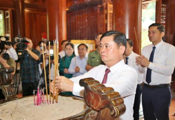 Trang trọng lễ giỗ Chủ tịch Hồ Chí Minh lần thứ 54