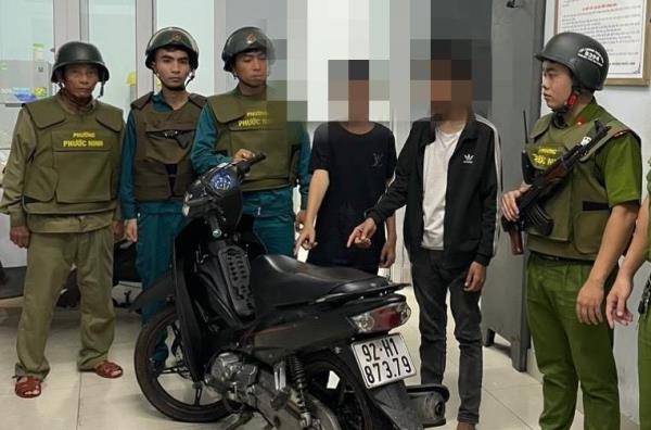 Đá xế gặp tuần tra đêm