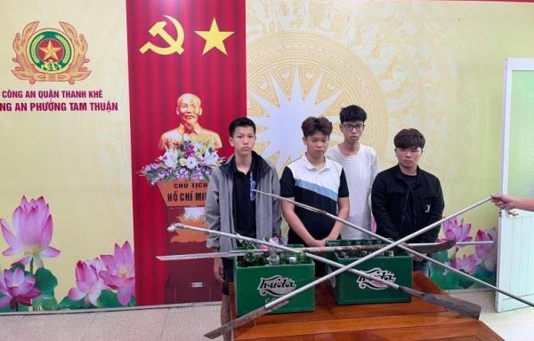 Kịp thời ngăn chặn các đối tượng chuẩn bị đánh nhau bằng hung khí