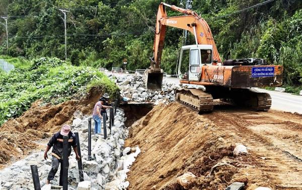 Khẩn trương sửa chữa đường lên bán đảo Sơn Trà