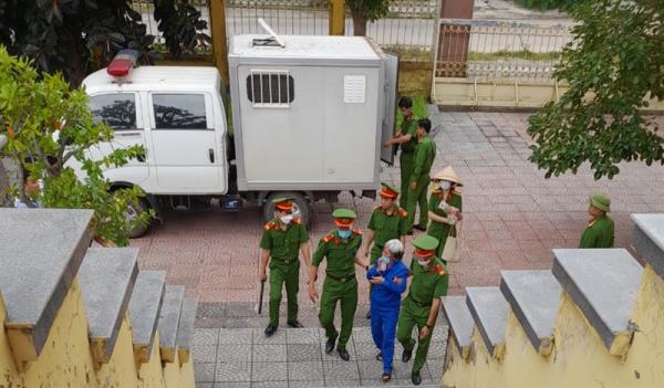 Nhát dao oan nghiệt trong tăm tối bạo hành